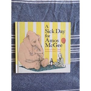 5/$25 🌸 A Sick Day for Amos McGee Book